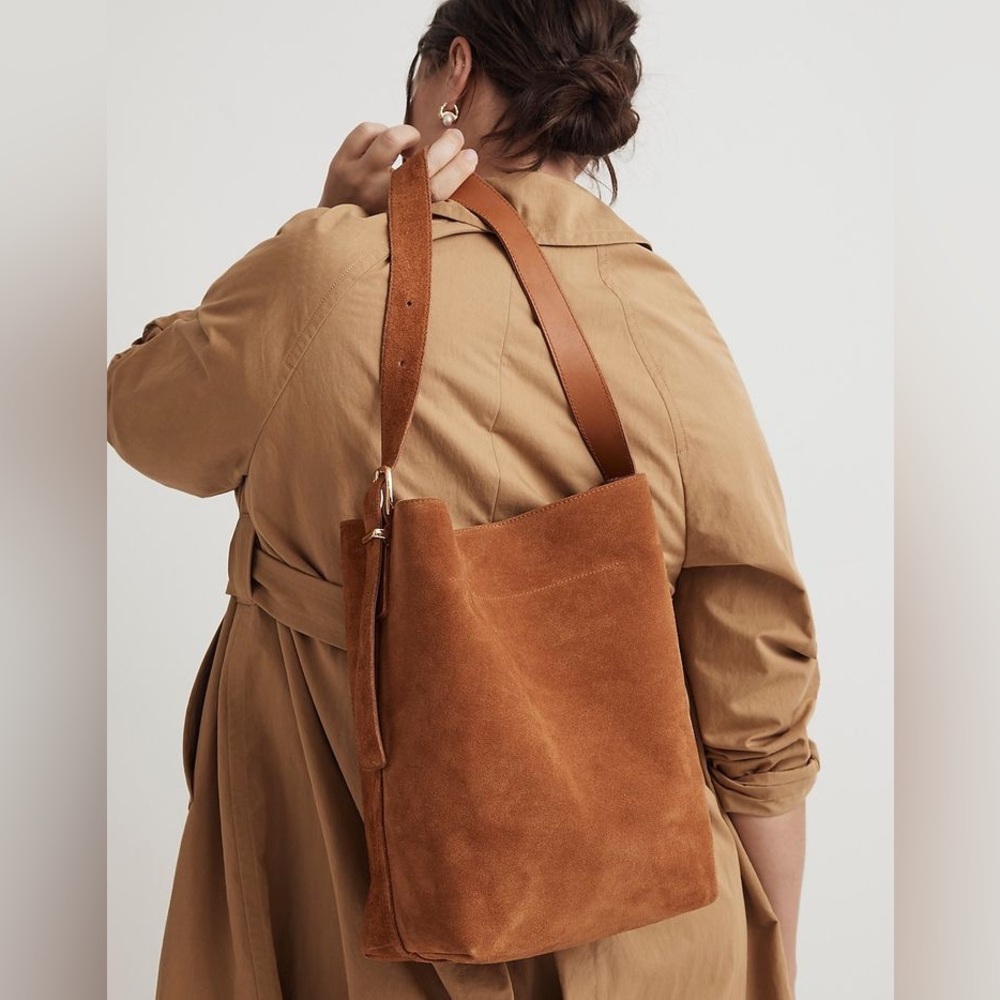 Madewell | Essential Bucket Tote in Camel Suede